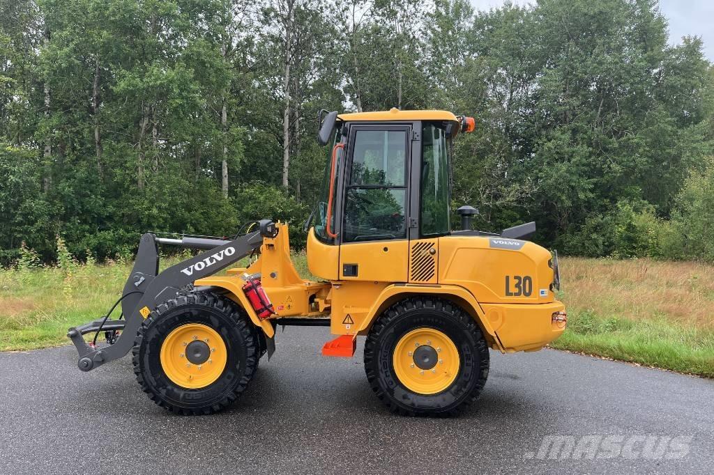 Volvo L 30 Фронтальні навантажувачі