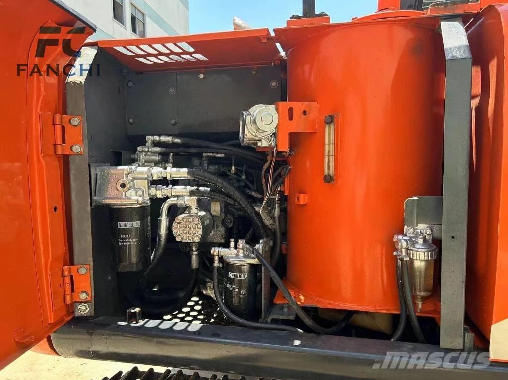 Hitachi ZX 120 Гусеничні екскаватори