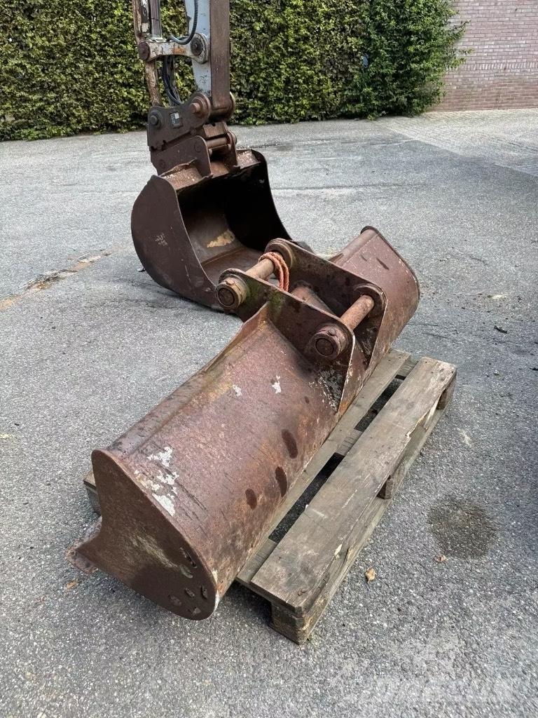 Takeuchi TB 175 Гусеничні екскаватори