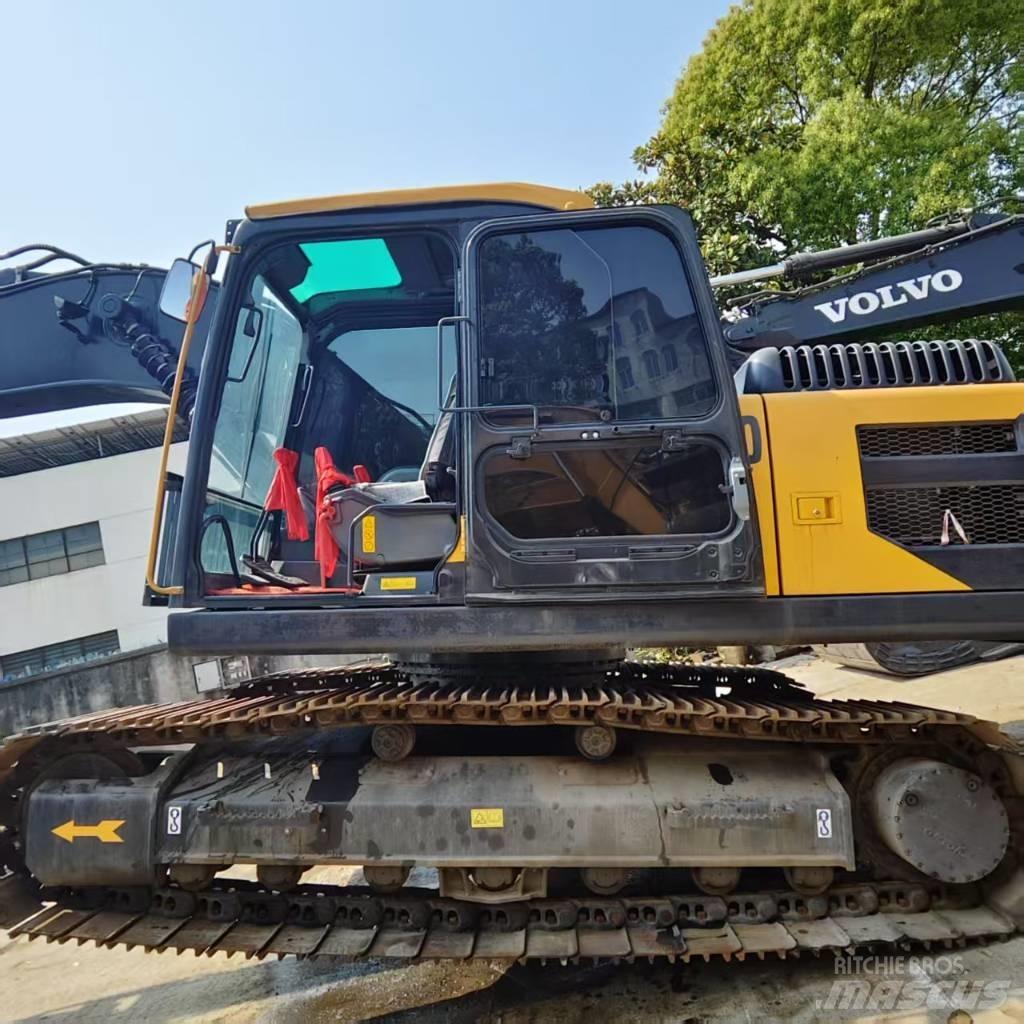 Volvo EC 220 Гусеничні екскаватори