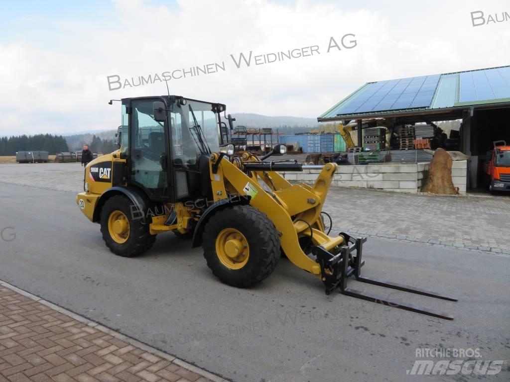 CAT 906M Фронтальні навантажувачі