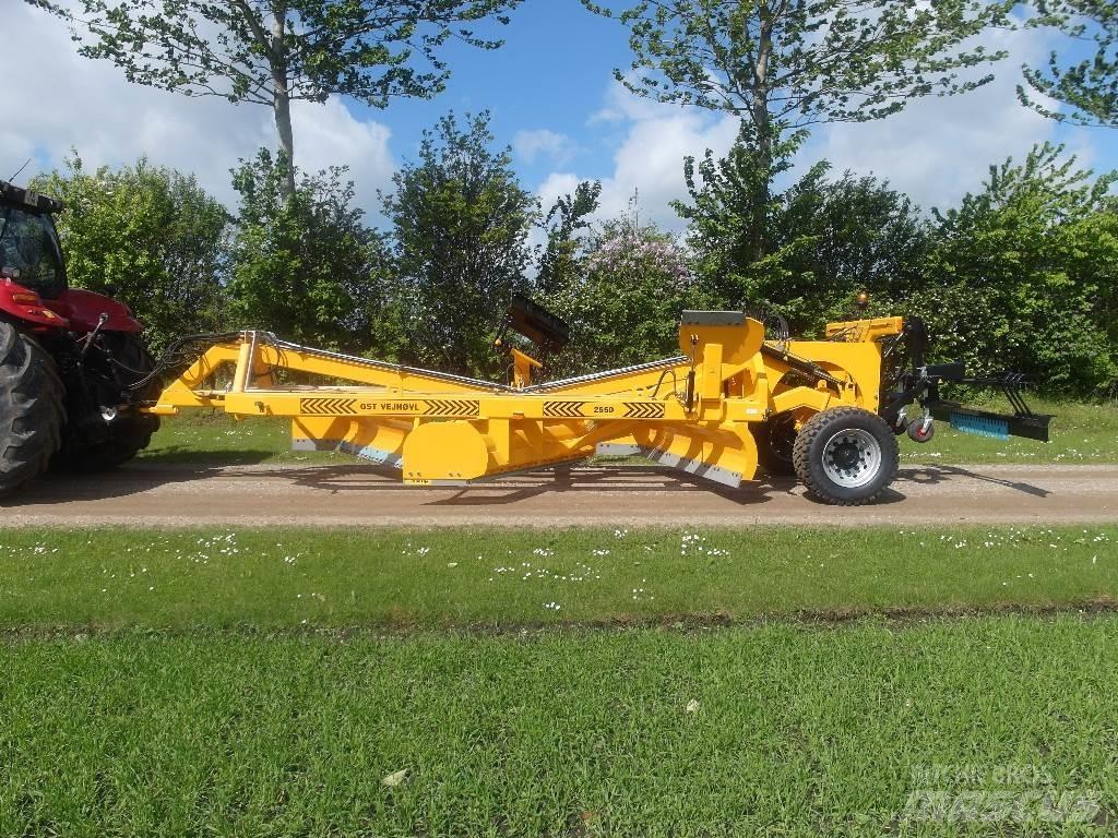GST VEJHØVL 2550 Грейдери