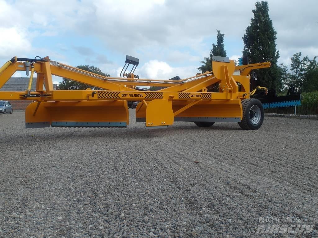 GST VEJHØVL 2550 Грейдери