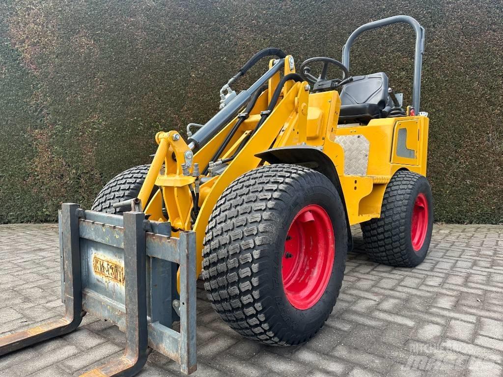 Knikmops KM 130 Багатофункціональне обладнання для вантажних і землекопальних робіт