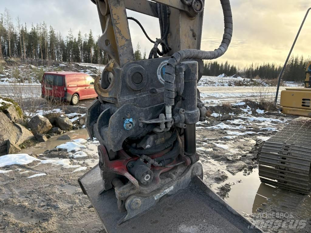 CAT 313F Гусеничні екскаватори
