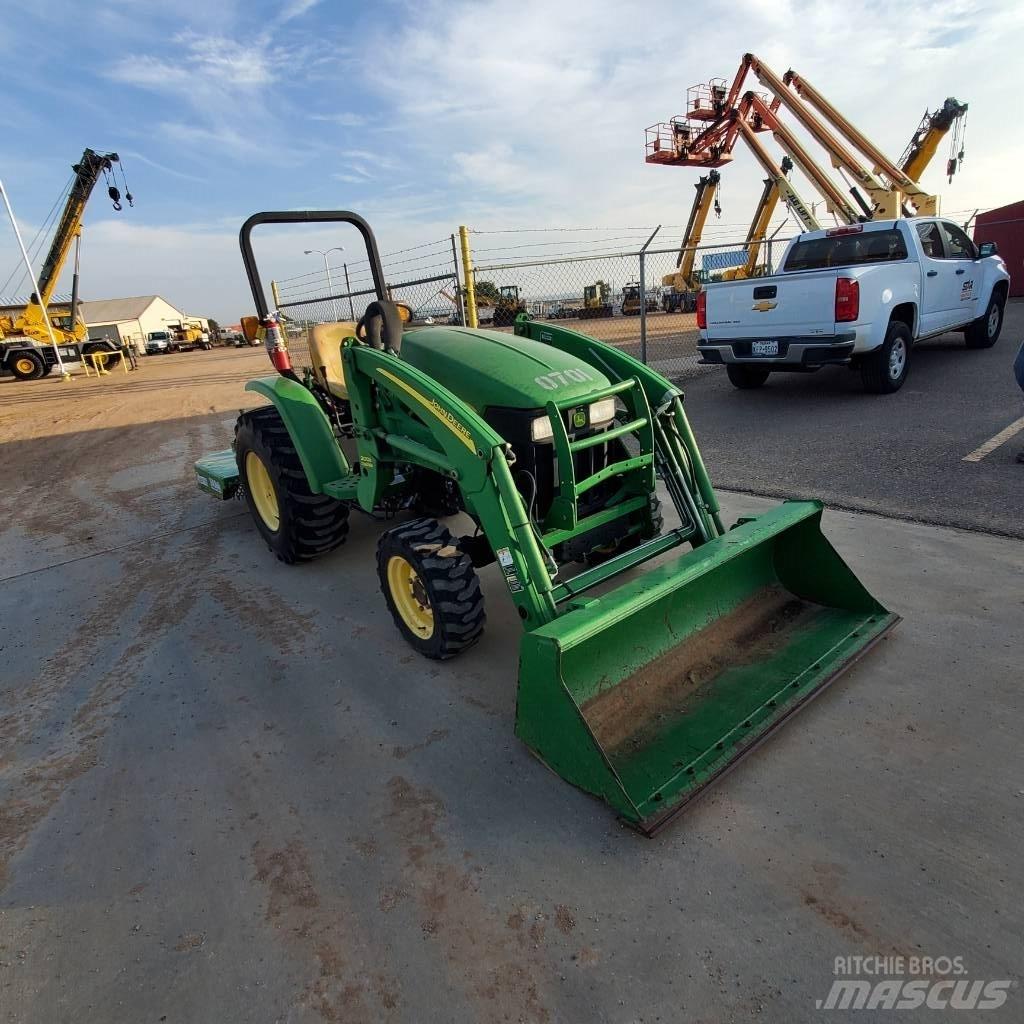 John Deere 3203 Трактори