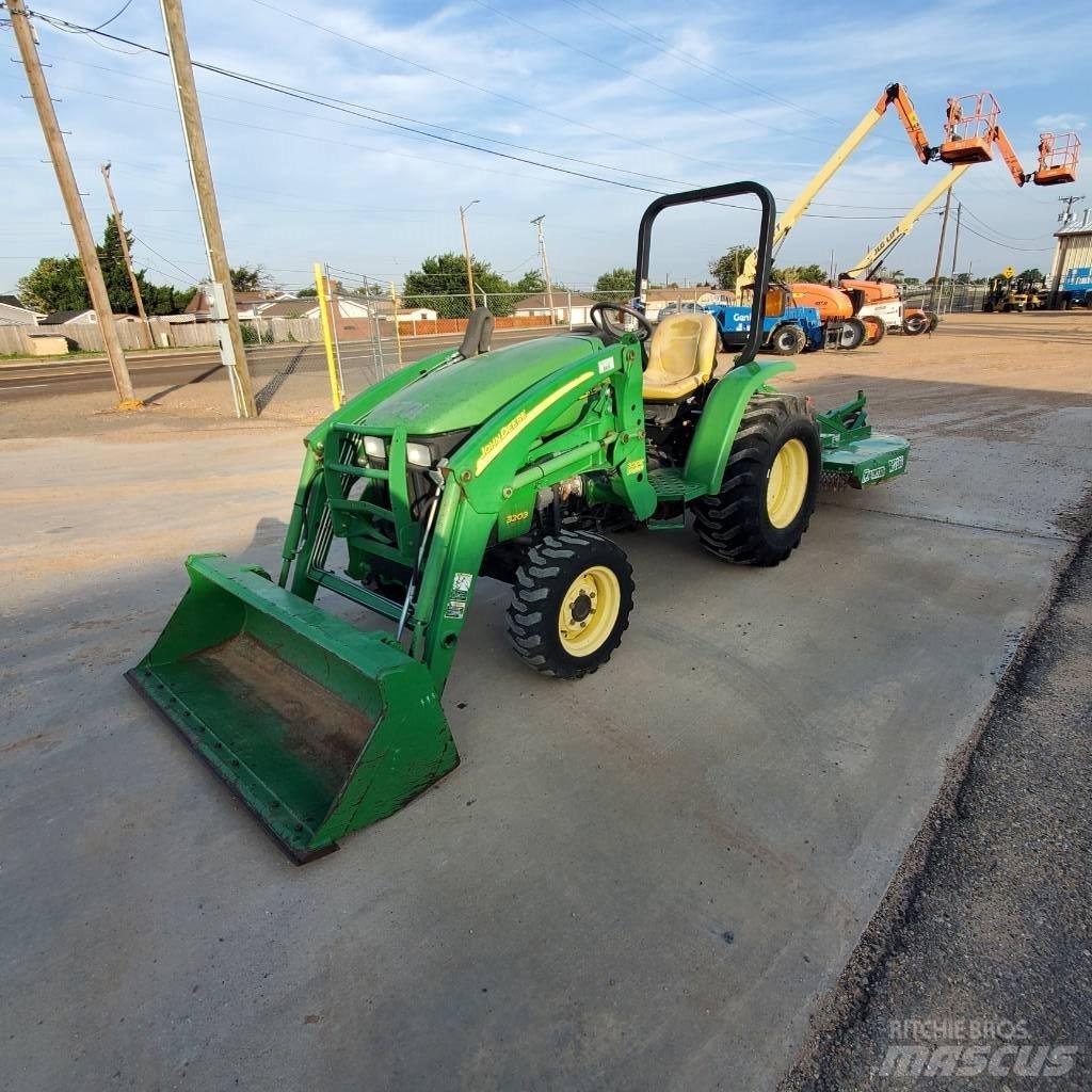 John Deere 3203 Трактори