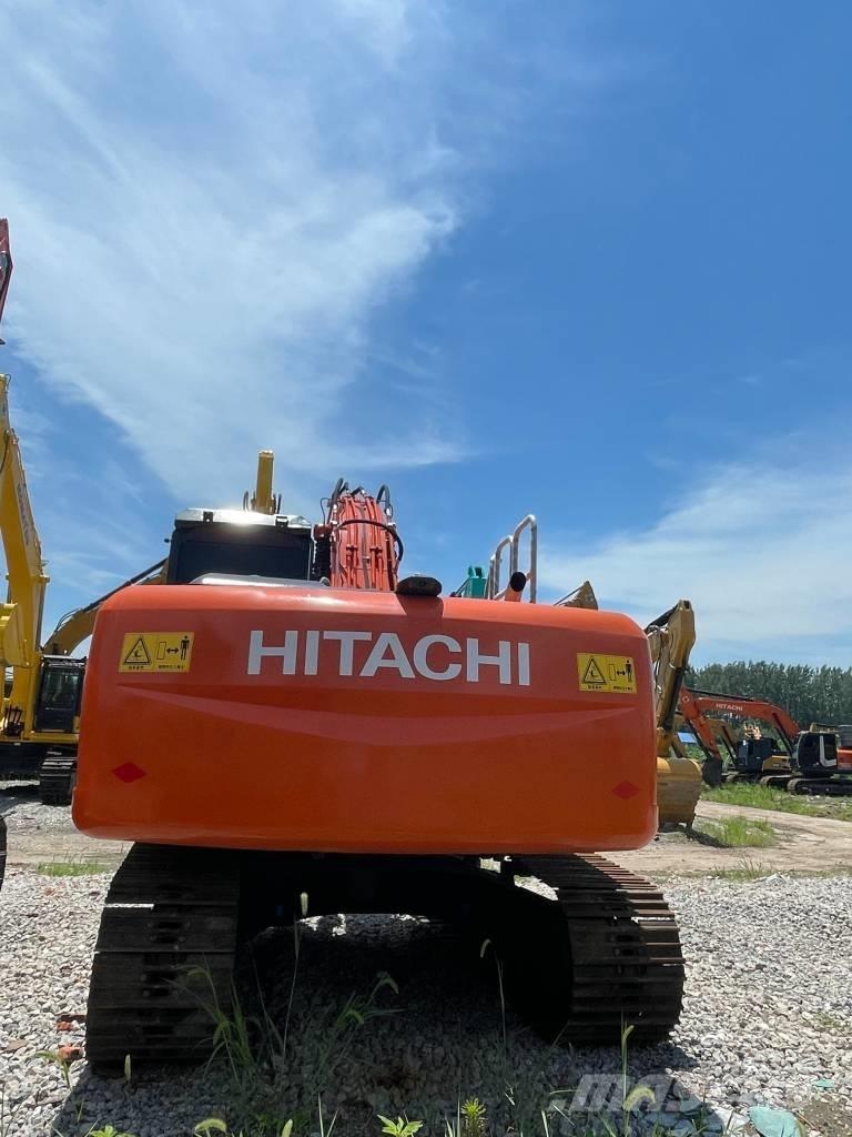 Hitachi ZX200 Гусеничні екскаватори
