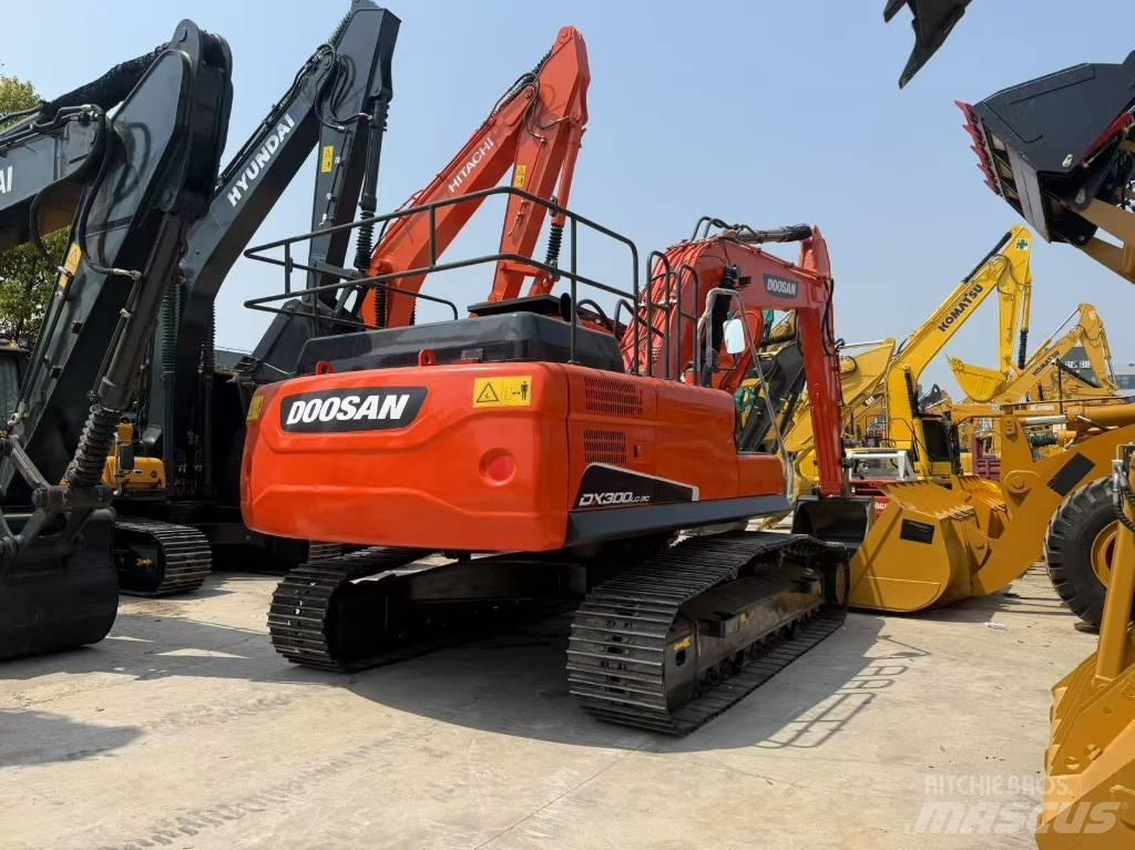 Doosan DX 300 LC Гусеничні екскаватори