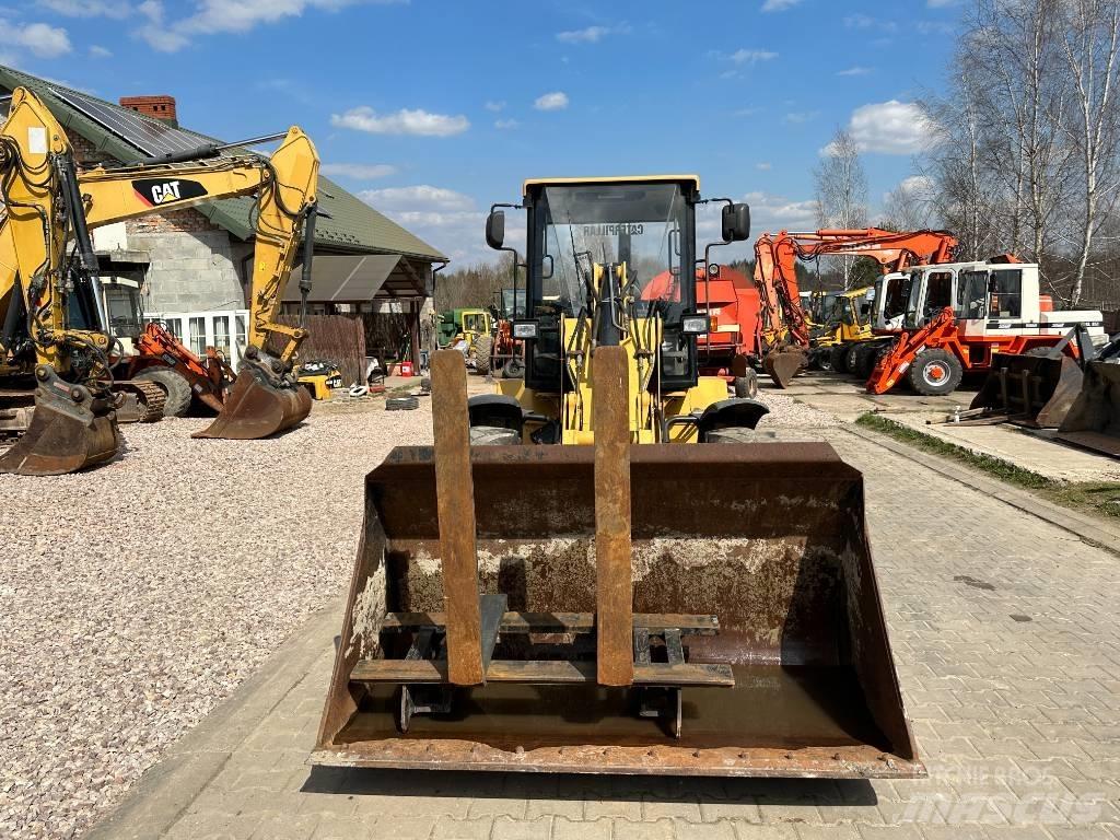 CAT 908 Фронтальні навантажувачі