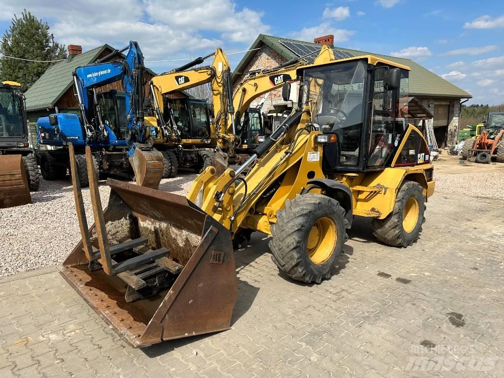 CAT 908 Фронтальні навантажувачі