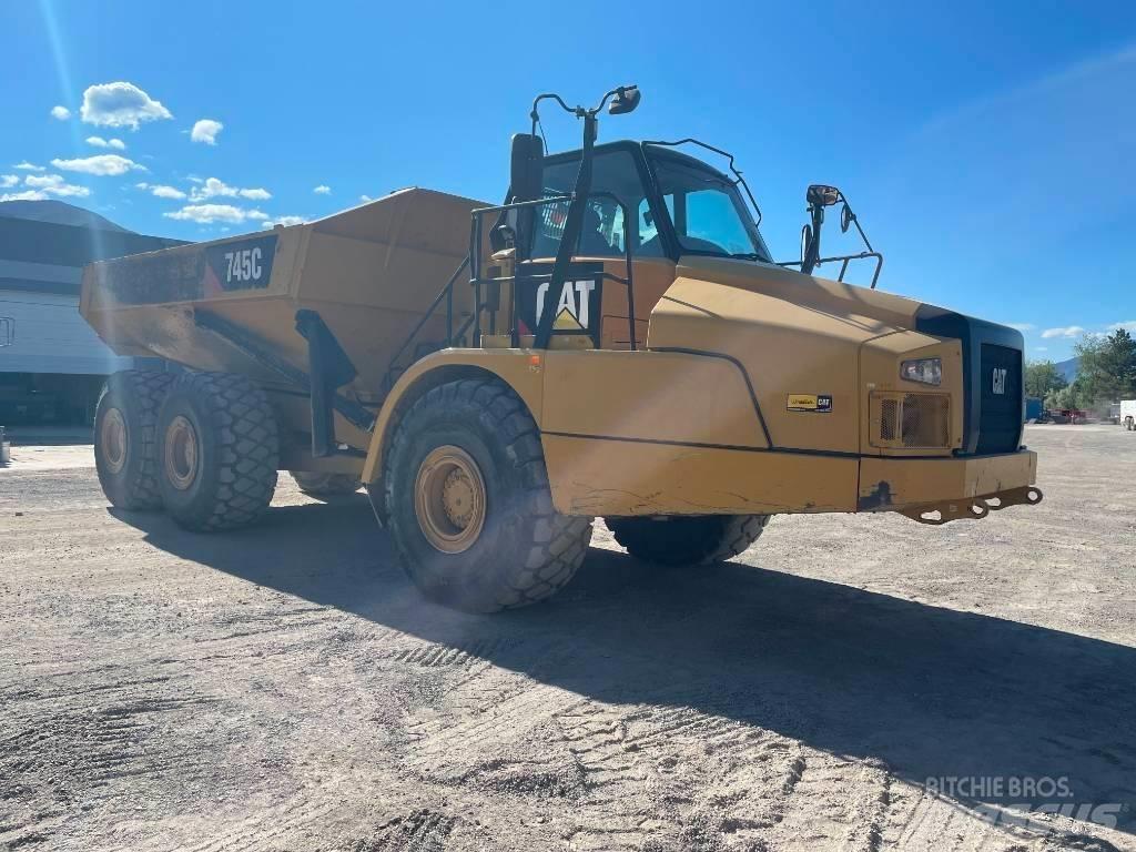 CAT 745 C Зчленовані самоскиди