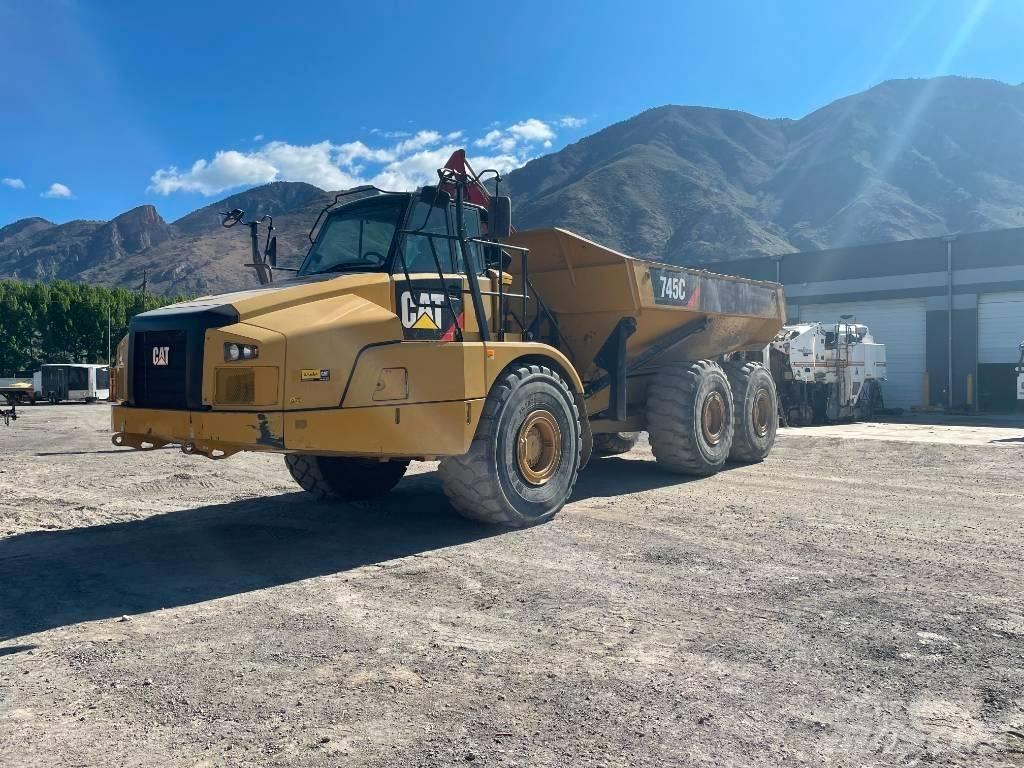 CAT 745 C Зчленовані самоскиди