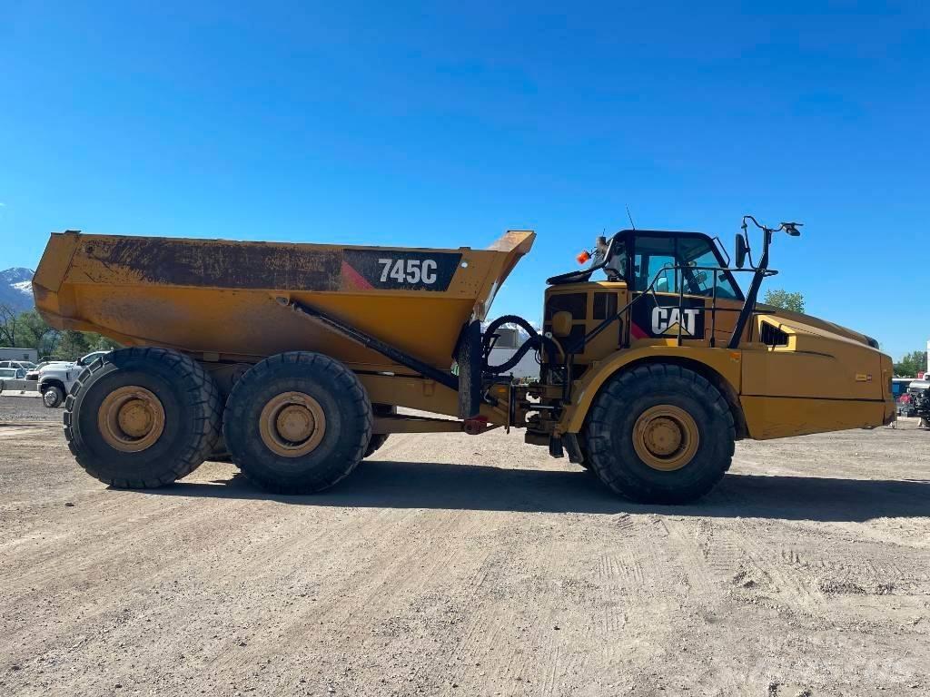 CAT 745 C Зчленовані самоскиди