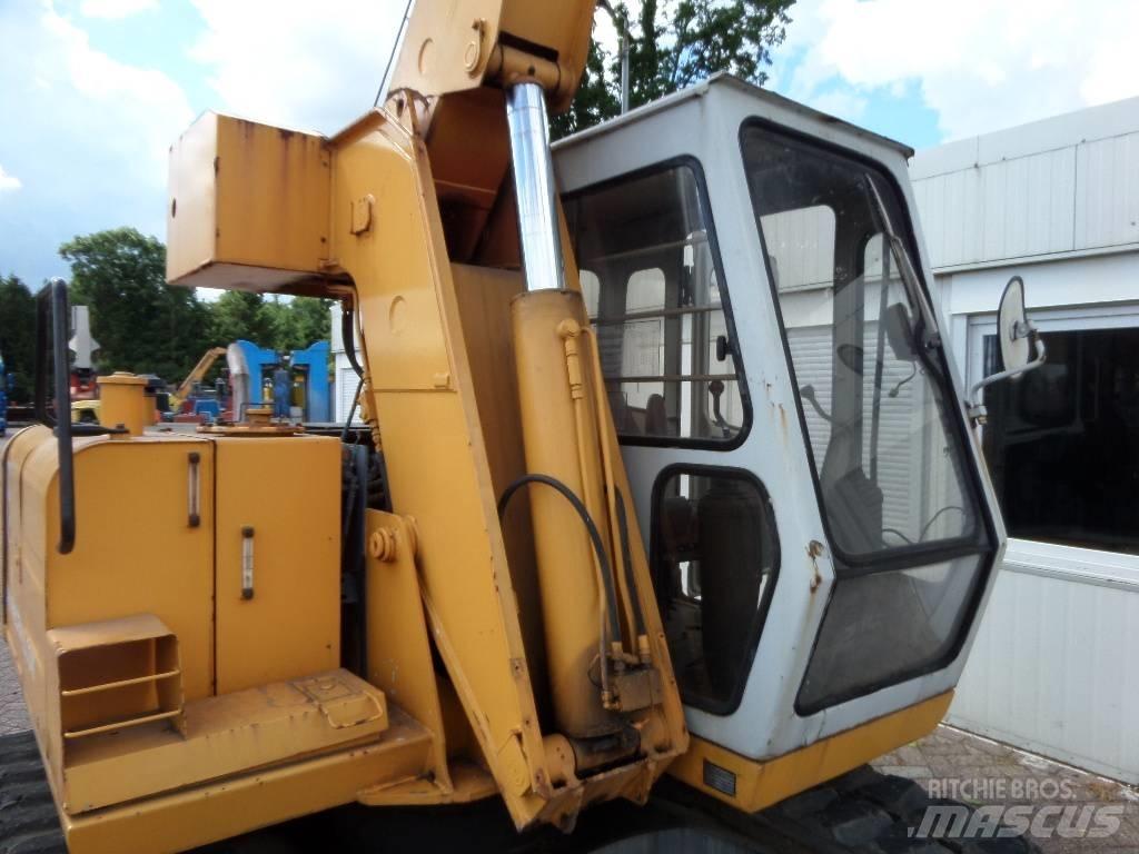 Hitachi EX 60 Гусеничні крани