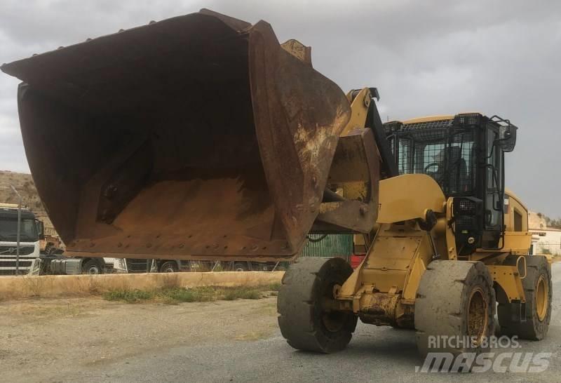 CAT 926M Фронтальні навантажувачі