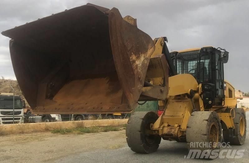 CAT 926M Фронтальні навантажувачі