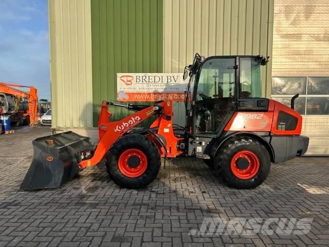 Kubota R 082 Фронтальні навантажувачі
