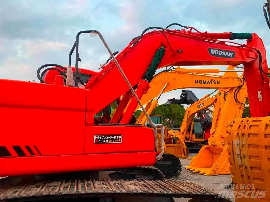 Doosan DX 225 LC Гусеничні екскаватори