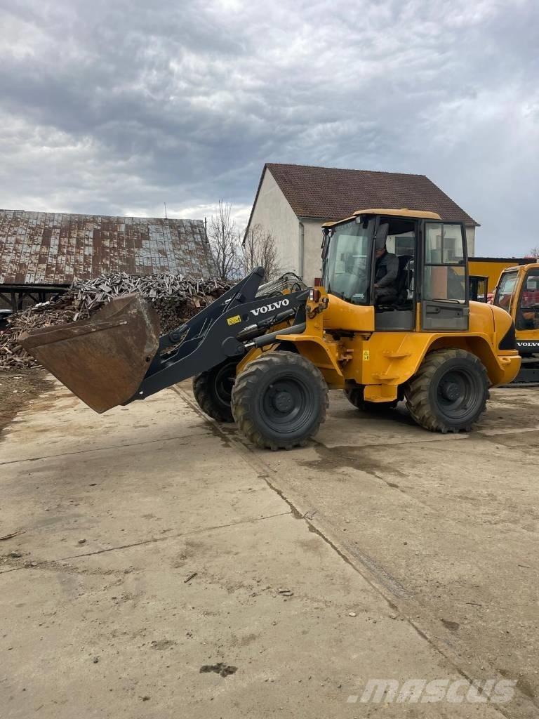 Volvo L 40 B Фронтальні навантажувачі