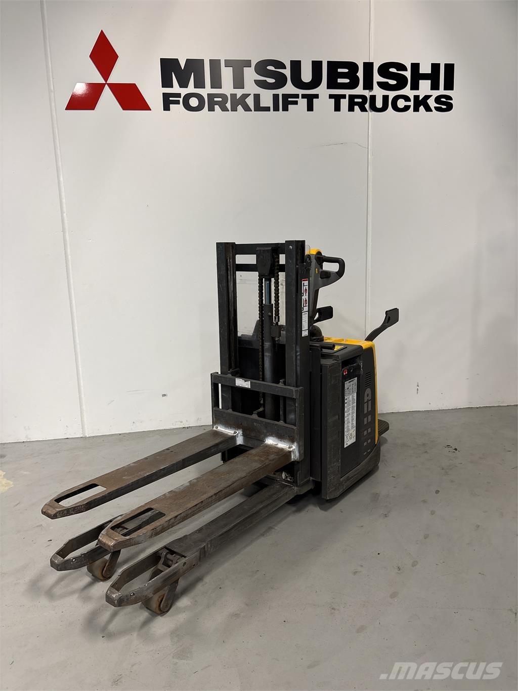 Atlet PDP200 Самохідні електроштабелери