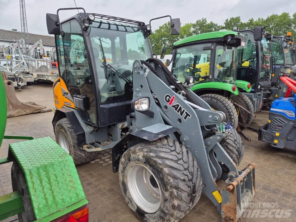 GiANT G3500 Малі навантажувачі