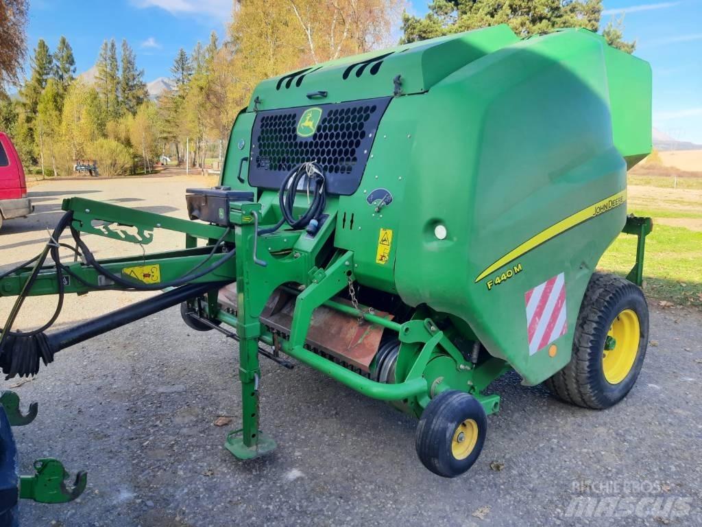 John Deere F 440 M Рулонні прес-підбирачі