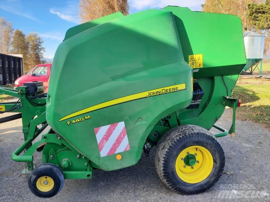 John Deere F 440 M Рулонні прес-підбирачі