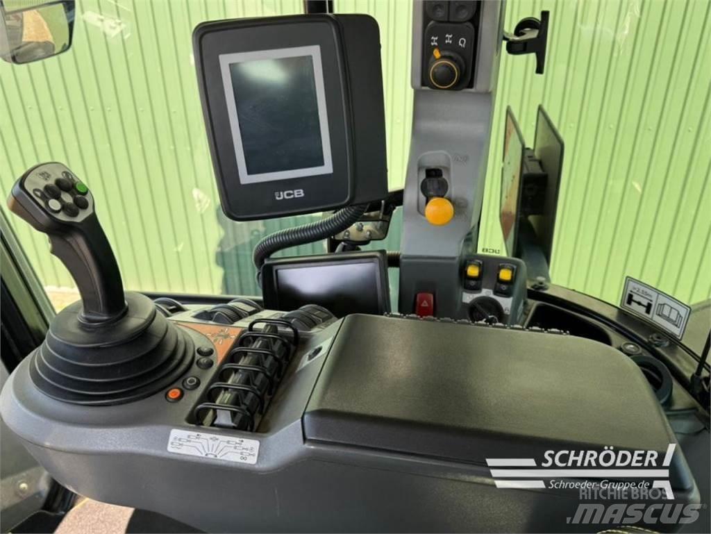 JCB FASTRAC 4220 Трактори