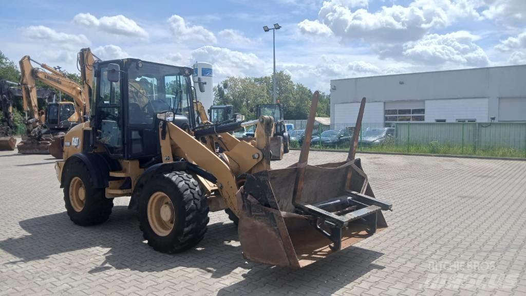 CAT 908 M Фронтальні навантажувачі