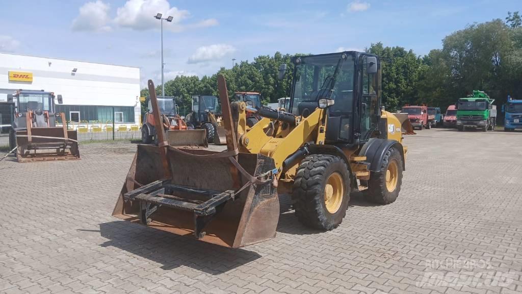 CAT 908 M Фронтальні навантажувачі