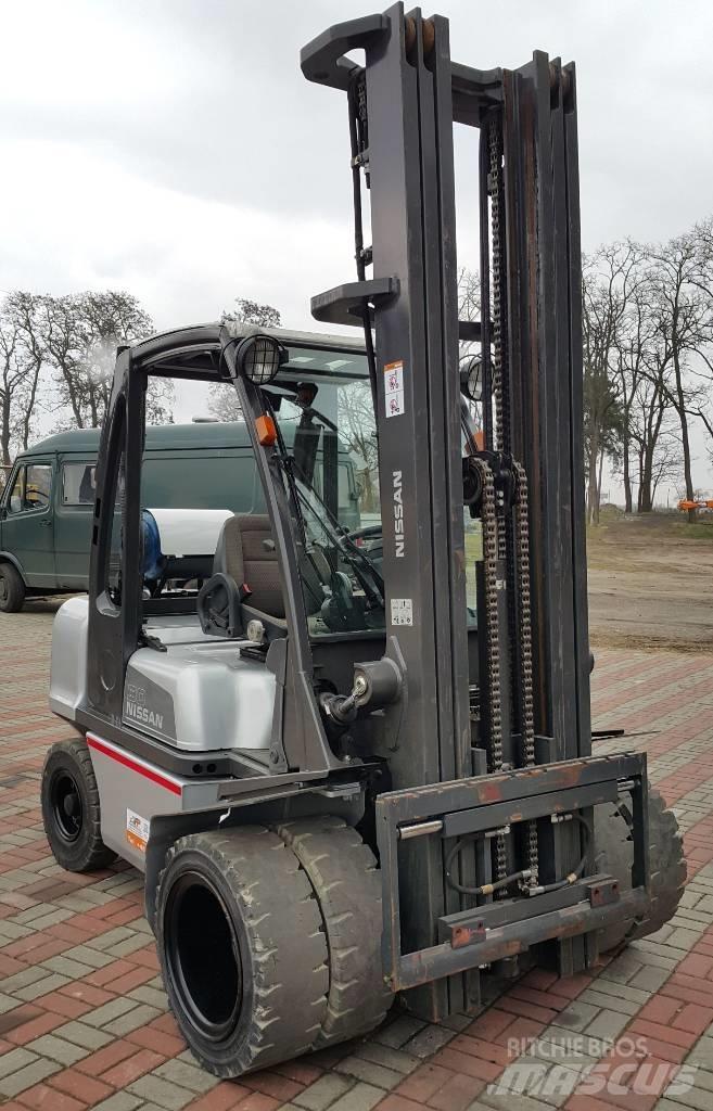 Nissan UG1D2A30LQ Газові навантажувачі