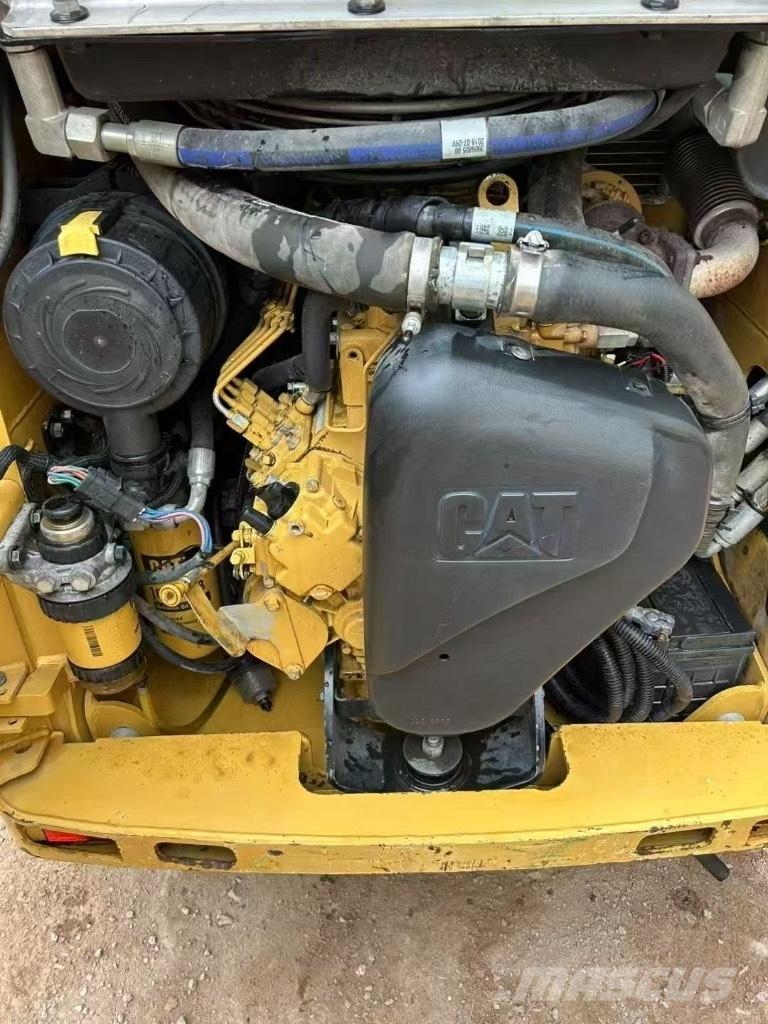 CAT 226 B 3 Міні-навантажувачі