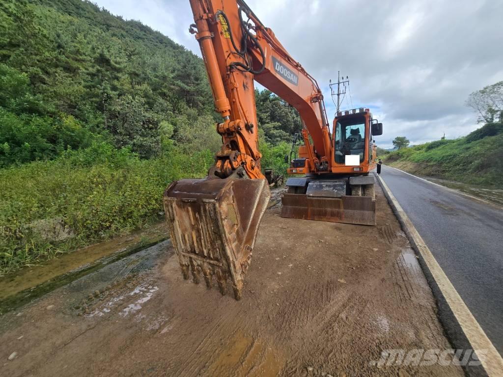 Doosan DX 210 W Колісні екскаватори
