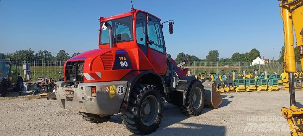 Komatsu WA 90 Фронтальні навантажувачі