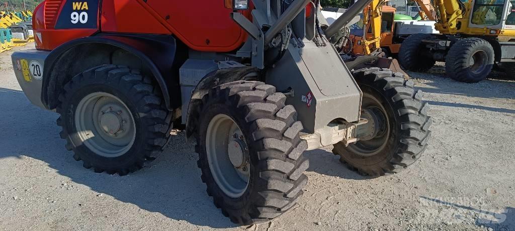 Komatsu WA 90 Фронтальні навантажувачі