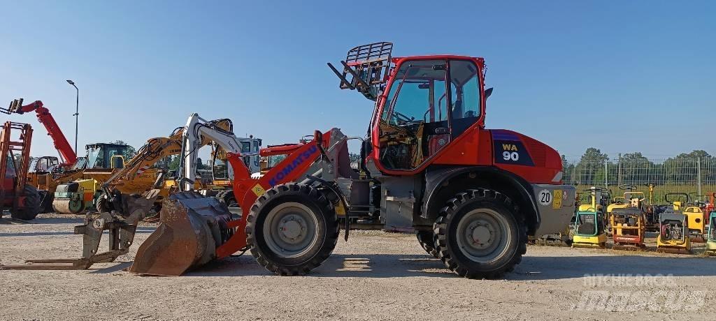 Komatsu WA 90 Фронтальні навантажувачі