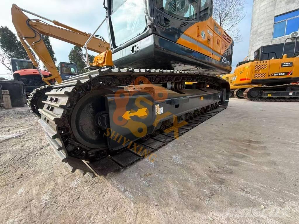 Hyundai R220-9S Гусеничні екскаватори
