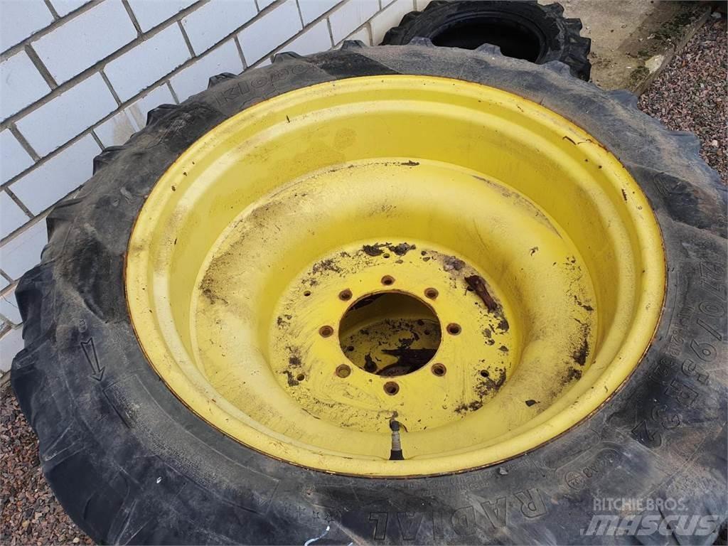 Kleber 270/95R32 Колеса