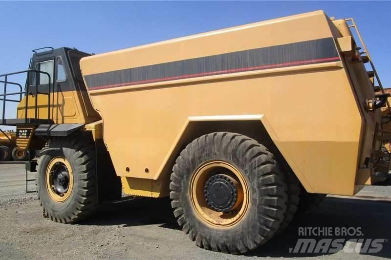 CAT 769C Вантажівки-цистерни