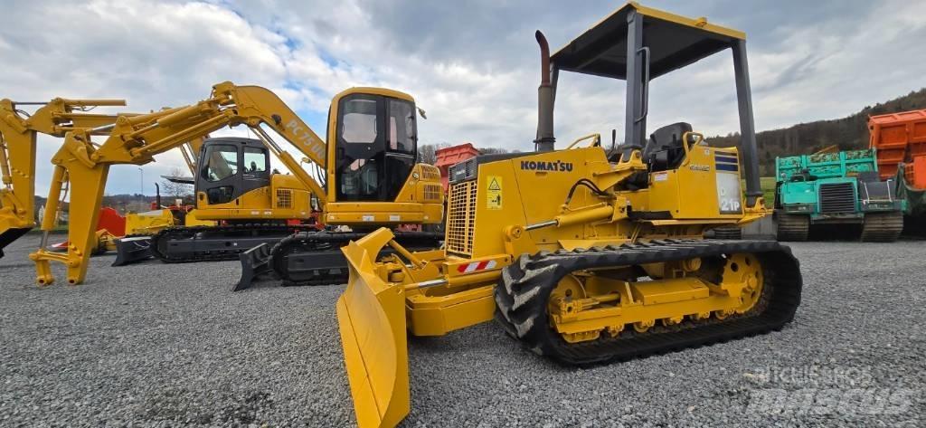 Komatsu D 21 P-8 Гусеничні бульдозери