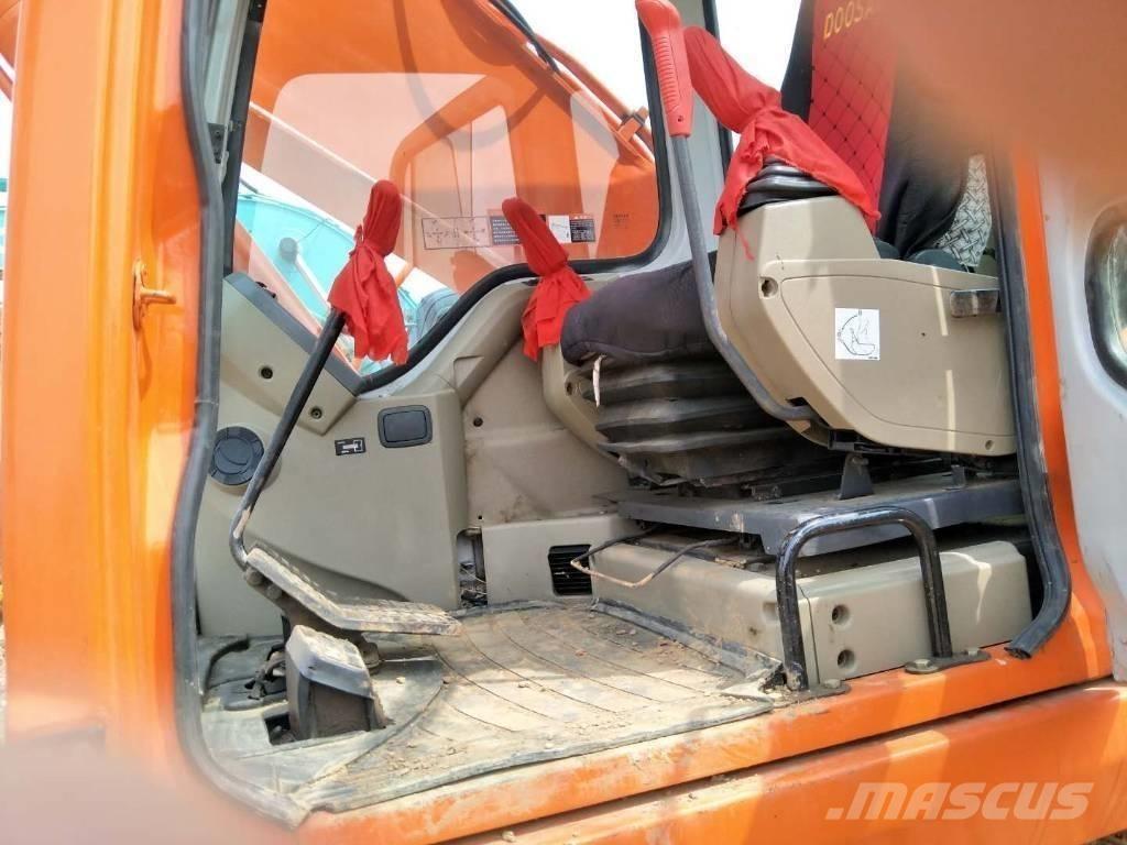 Doosan 225 Гусеничні екскаватори