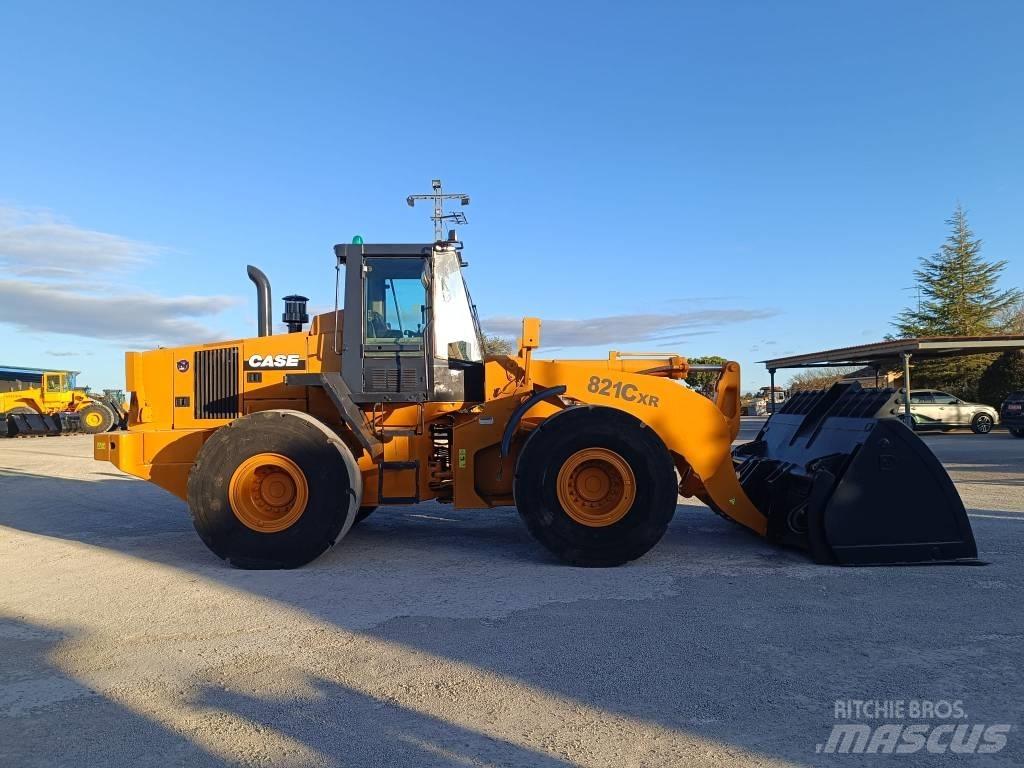 CASE 821C XR Фронтальні навантажувачі