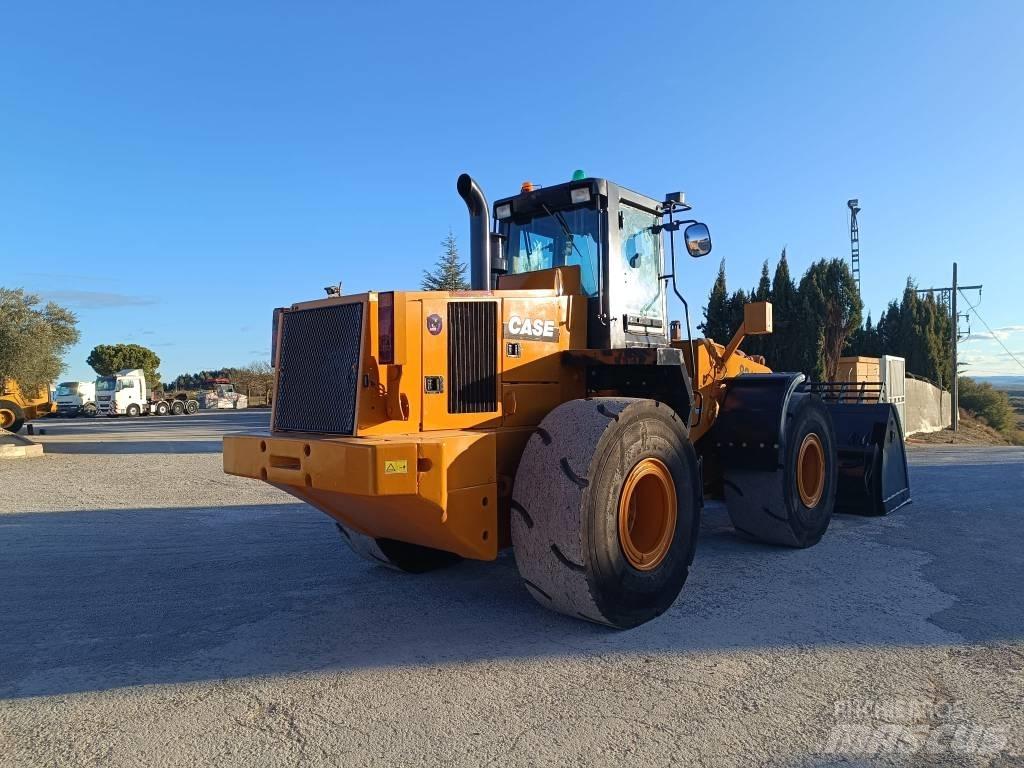 CASE 821C XR Фронтальні навантажувачі