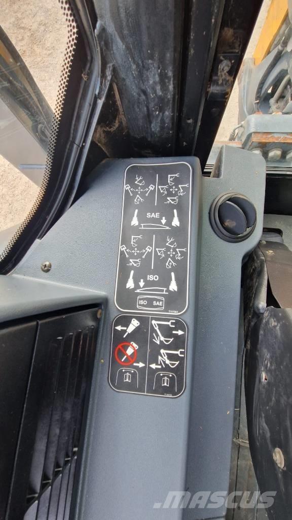 Terex TLB 890 Екскаватори-навантажувачі