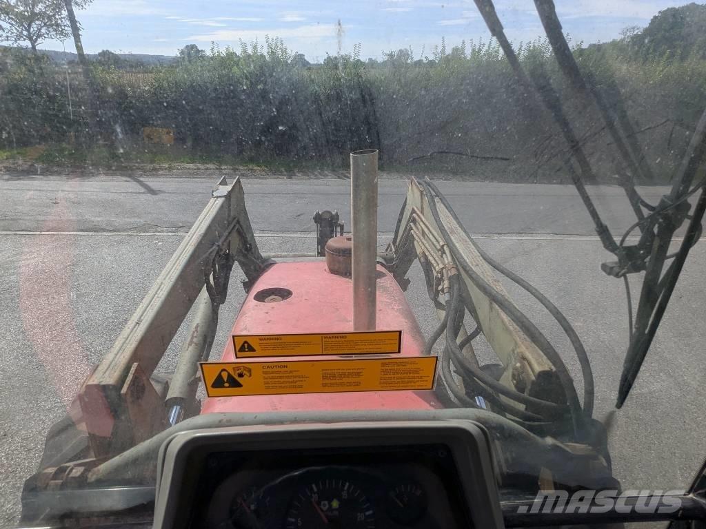 Massey Ferguson 6120 Трактори