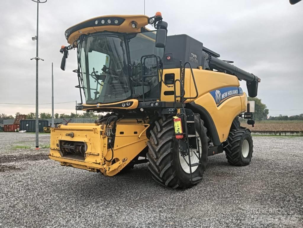 New Holland CR 7.90 Зернозбиральні комбайни