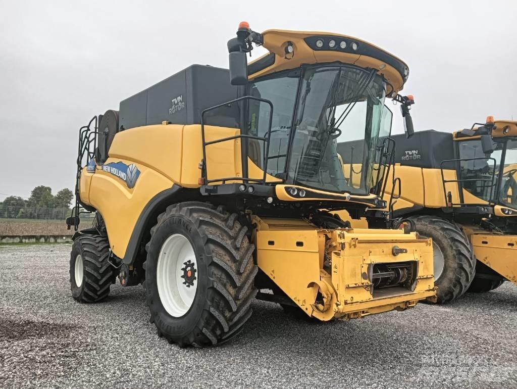 New Holland CR 7.90 Зернозбиральні комбайни