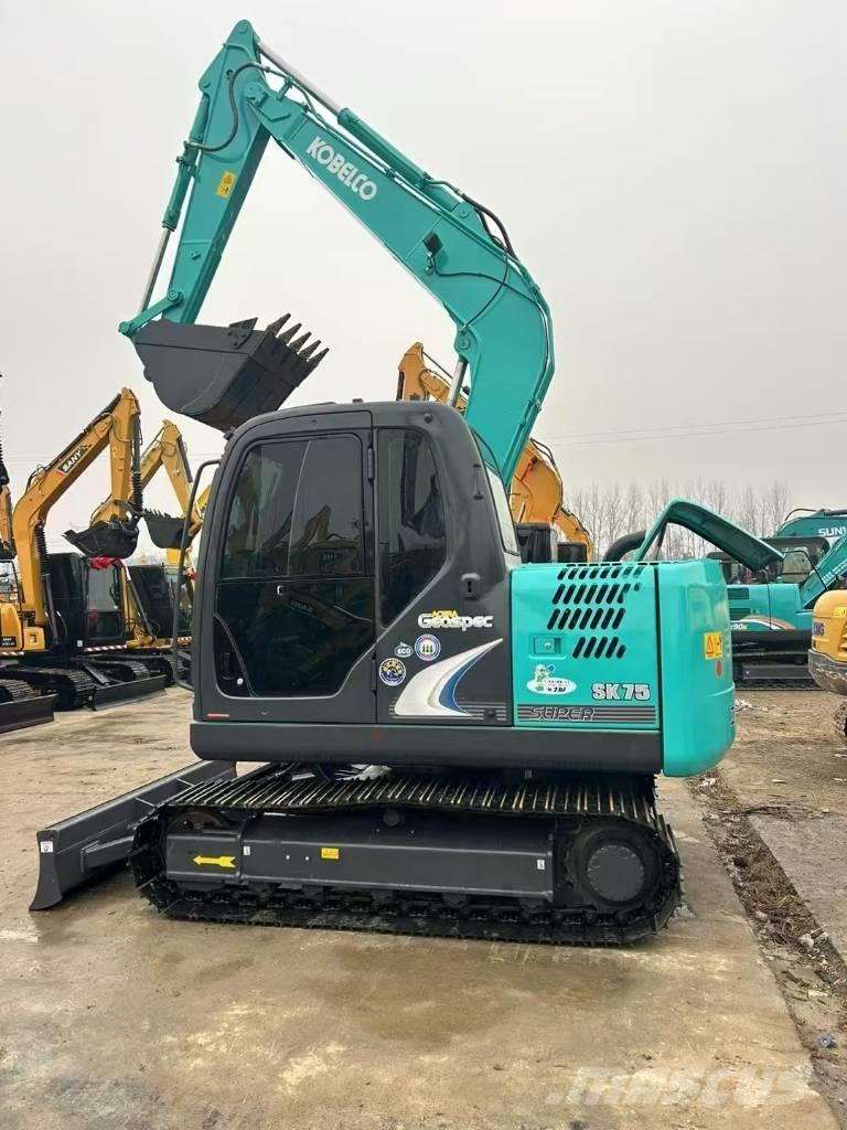 Kobelco SK 75 Гусеничні екскаватори