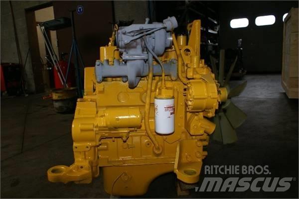 Komatsu SA4D102E Двигуни